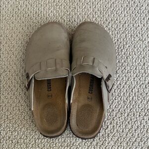 Casual Comfort Women's Mules in tan